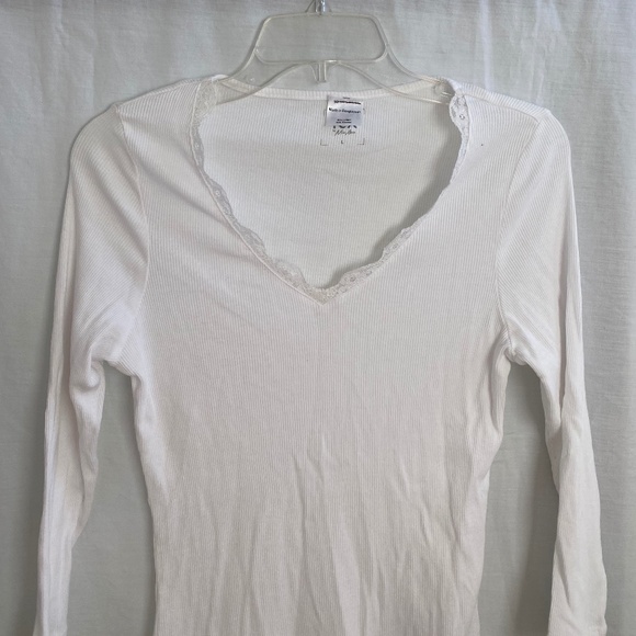 White V-neck Top Size:  Large - Picture 3 of 8